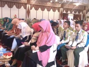 Awas... Dampak Negatif Medsos dapat Memicu Kekerasan dan Perang di Keluarga