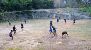 Satgas TMMD Bermain Bola Meliuk-Liuk Bagai CR7