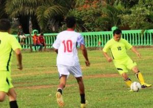 Bupati Merangin Ciptakan Tiga Gol di Pertandingan Eksibisi HUT Desa Pulau Tujuh