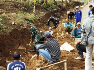 Tinggal Sedikit Lagi Penghurugan Kanan Kiri Jalan Selesai