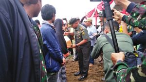 Tutup TMMD, Danrem 042/Gapu juga Serahkan  Bantuan ke Masyarakat Mendahara