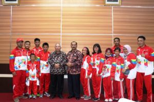 Bupati Safrial Ucapkan Selamat  Kepada Cabor Renang Atas Prestasi Di Porprov Jambi Ke XXII