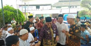 Wawako Maulana Bersama Sekda Budidaya Melayat Ke Rumah ZN   