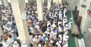 Begini Antusiasnya Masyarakat Jambi Ikuti Shalat Jenazah ZN di Mesjid Nurdin Hasanah