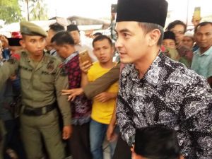 Di Pemakaman ZN, Zola Menangis dan Minta Maaf ke Masyarakat Jambi