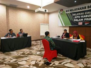 Satu Peserta Uji Kelayakan Calon Komisioner KPU Merangin Tak Lebih dari 30 Menit