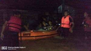 Basarnas Turun di Kembar Lestari, Beberapa Warga Kukuh Tinggal Hingga Tiga Orang Pingsan