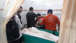 Lalui Jalur Jalan Terendam Banjir, Korban Sudah Diperingatkan Warga