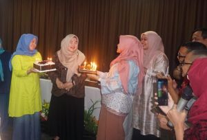 Kadis DP3AP2 Provinsi Jambi Dapat Kejutan Dua Kue Spesial Sekaligus