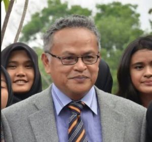 Profil Singkat Aulia Tasman, Dari Ketua ZN Center, Kadis Bapemproda Hingga Rektor Unja