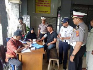 Ditlantas Polda Jambi Cek Kendaraan dan Urine Sopir di Terminal Alam Barajo      