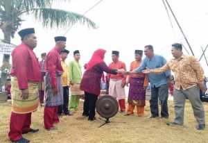 Kadis DP3AP2 Lutpiah Hadir di Festival Kampung Desa Senaung, Begini Katanya