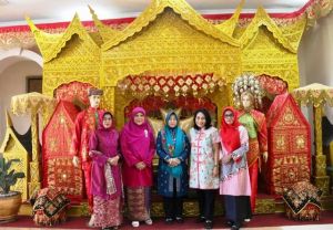 Promosikan UMKM Daerah, Ibu Mendagri Kunjungi PLUT Kabupaten Lima Puluh Kota