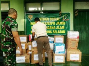Korem 042/Gapu Jambi Kirim Bantuan Sosial Peduli Bencana Alam Tsunami di Lamsel   