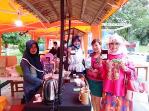 Tiba dari Bandara Sultan Thaha, Rombongan Duta Kopi Nusantara Dijamu Kopi Jambi   