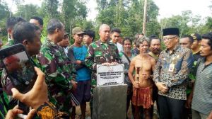 Sambut Gembira Danrem di Desa Tambun Arang Tebo, Warga SAD Suguhkan Buah Tampoi