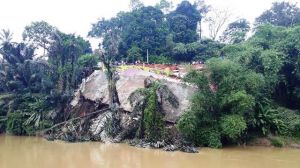 BREAKING NEWS: Ruko 8 Pintu  Jatuh ke Jurang Sungai Mesumai Merangin