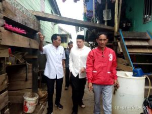Ihsan Tinjau Jalan Setapak Bantuan PKBL di Legok, Warga Ucapkan Terimakasih