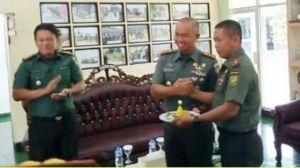 Danrem 042/Gapu beri surprise kepada Danyon di Ultah Yonif R 142/KJ ke 66   