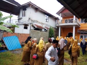 Puluhan ASN Datangi Rumah Kadis DP3AP2 Berikan Dukungan