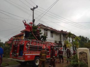 Rumah Kadis DP3AP2 Pemprov Jambi Terbakar Subuh tadi
