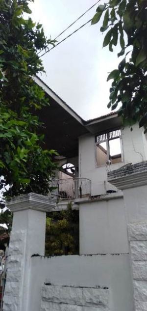 Tetap Layani Tamu, Kadis DP3AP2 ini Terlihat Tegar Hadapi Musibah Kebakaran   