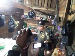 Puluhan Liter Tuak dan Alkohol 2,6 % di Wilayah Pal Merah Kota Jambi Disita Tim Gabungan   