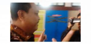 Acungkan Jari Khas Prabowo-Sandi, CB Penuhi Panggilan Penyidik KPK