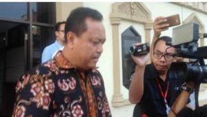 Cornelis Jawab 30 Pertanyaan Selama 7 Jam Pemeriksaan   