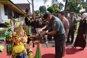 Bupati Sambut Hangat Kunker Danrem 042 Gapu 