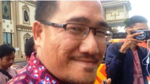 Senyum Ahui Usai Diperiksa KPK di Polda Jambi