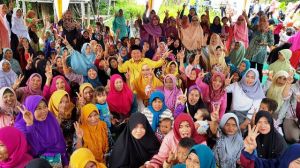 Disambut Ratusan Ibu-ibu di Legok, Faried Sengaja Lakukan Tatap Muka Agar Warga Tak Salah Pilih