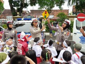 Dit Lantas Polda Jambi Berikan Edukasi Tertib Berlalu Lintas Sejak Dini