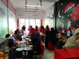 Tawarkan Bahan Baku Ayam Organik, O'Chicken Thehok Jambi Punya Program Ini di Hari Jumat