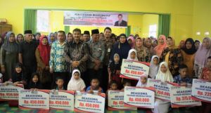 Motivasi Siswa Melalui Beasiswa, SAH Kunjungi 3 Sekolah di Jambi Kota Seberang