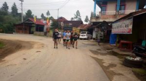 Jaga Kekuatan Fisik, Anggota Satgas TMMD  Kodim 0417/Kerinci Lari Pagi Sebelum Bertugas