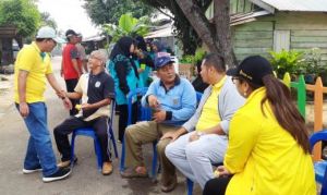 Gotong Royong Bersama Warga Kelurahan Selamat, Kemas Faried: Saya Senang Warga Kompak