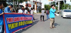 PMII Gelar Aksi Tolak Roky Gerung ke Jambi   
