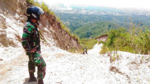 Taklukan Bukit Pematang Gelanggang, Satgas TMMD Kodim 0417 Pangkas Waktu Tempuh jadi 30 Menit