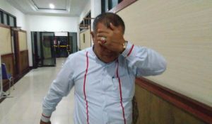 Diperiksa KPK, Samsul Anwar Pilih Tutup  Muka Dengan Tangan