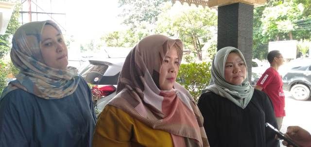Dari kiri Rika, Luthpiah dan Asi Nopriani