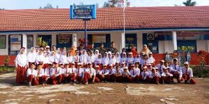 Misnawati, Kepsek 017/ XI Sungai Ning Akui Keberadaan Satgas TMMD Berikan Motivasi ke Siswanya