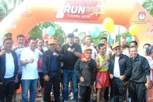 Wakapolda Bersama Ratusan Masyarakat Hadiri Pemilu Run di Gubernuran