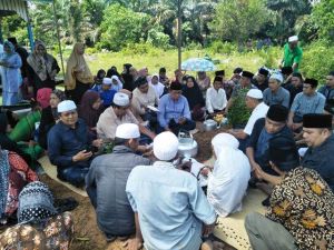 Ibunda HBA Dimakamkan, Sejumlah Tokoh Ini Hadir Berikan Bela Sungkawa      