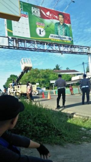 Bawaslu Kota Jambi Tertibkan Ratusan Alat Peraga