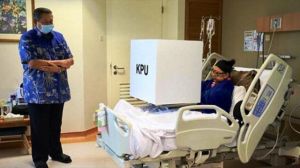 SBY dan Ani Yudhoyono Mencoblos di Rumah Sakit Singapura
