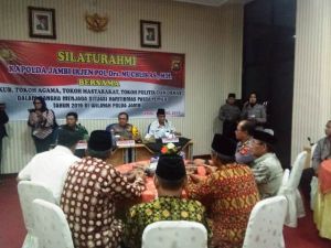 Silaturahmi Dengan Masyarakat, Danrem 042/Gapu: Mari Rajut Persatuan dan Terus Lawan Hoax