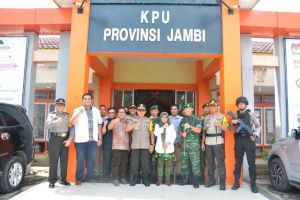Kapolda Jambi dan Danrem/042 Gapu Gelar Patroli Kamtibmas di PPK Danau Sipin hingga ke KPU