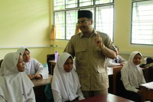 Tinjau Ujian Nasional, SAH Berharap Siswa Bisa Lulus 100 Persen
