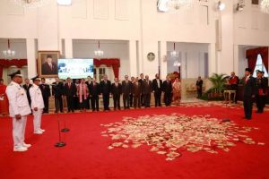 Presiden Joko Widodo Lantik Gubernur dan Wakil Gubernur Maluku di Istana Negara